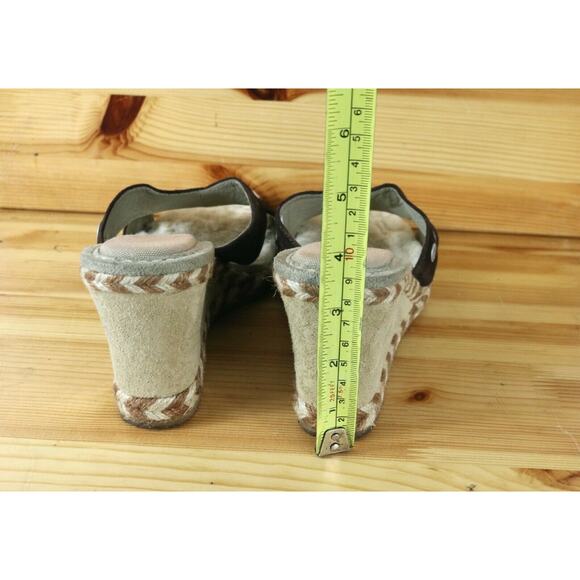 UGG Women's Suede Wedge Sandals Fur lined Brown Size 8 Shoes Slip Ons 1689 - Picture 4 of 8